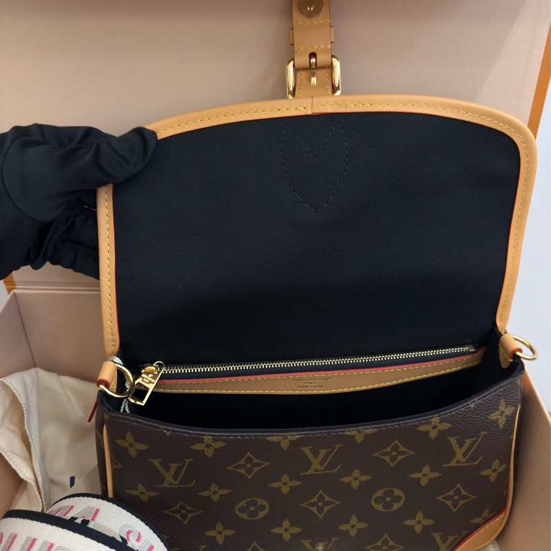 全新Louis Vuitton老花Diane法棍手提側背斜背包M45985-4