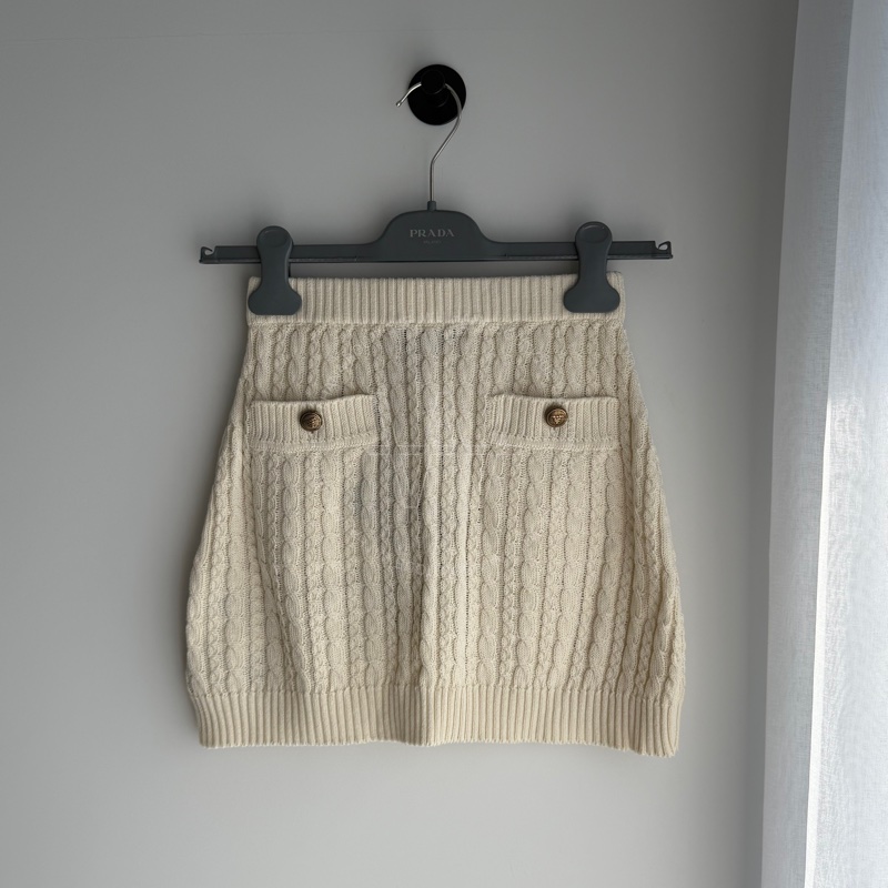 🖤Prada奶白針織短裙/Prada針織短裙/Prada短裙/Prada裙子/Prada針織外套/Prada套裝(21421/奶油白)🖤無花果精品-0