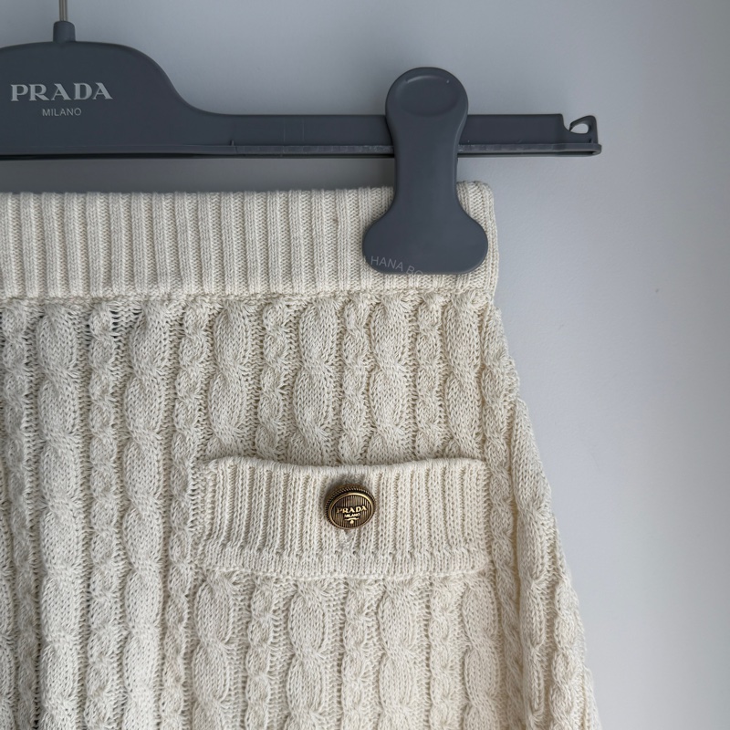 🖤Prada奶白針織短裙/Prada針織短裙/Prada短裙/Prada裙子/Prada針織外套/Prada套裝(21421/奶油白)🖤無花果精品-1
