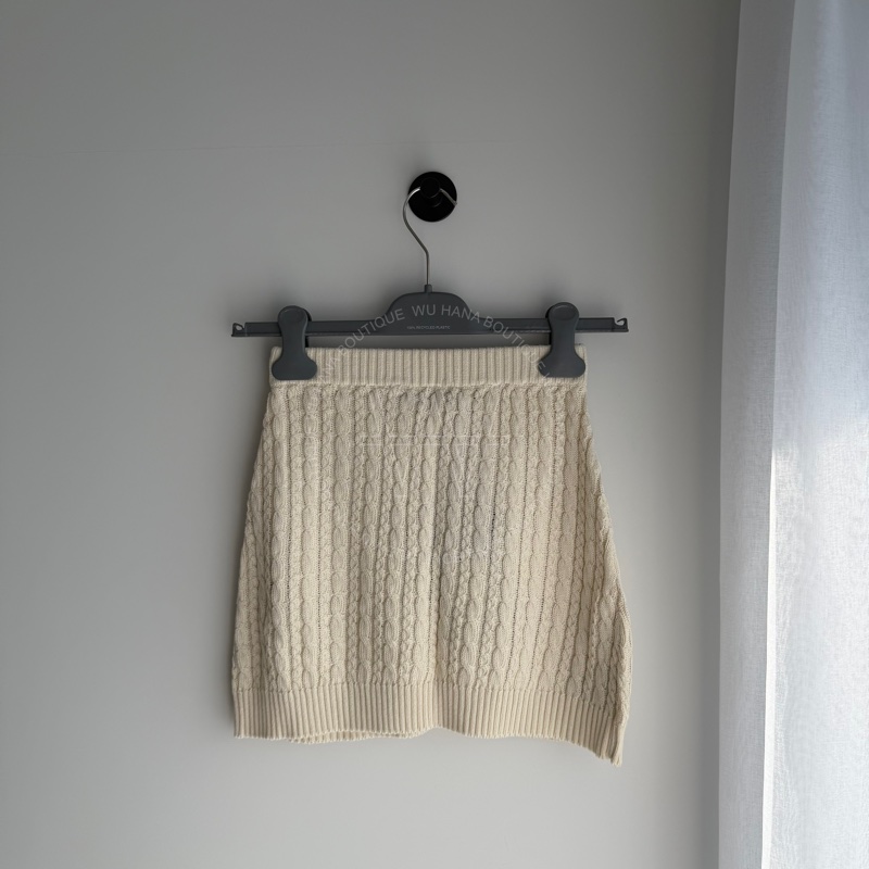 🖤Prada奶白針織短裙/Prada針織短裙/Prada短裙/Prada裙子/Prada針織外套/Prada套裝(21421/奶油白)🖤無花果精品-2
