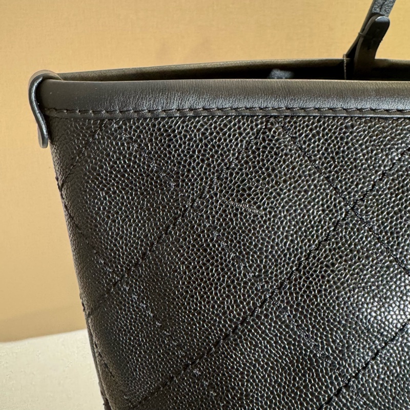 Chanel 黑銀菱格紋 魚子醬牛皮大Tote帶雙C Logo掛飾有子袋-3