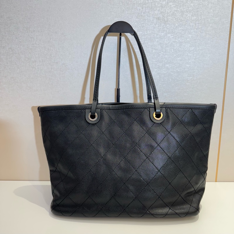 Chanel 黑銀菱格紋 魚子醬牛皮大Tote帶雙C Logo掛飾有子袋-5
