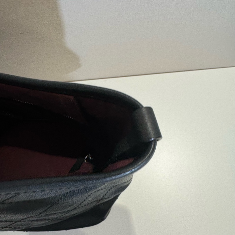 Chanel 黑銀菱格紋 魚子醬牛皮大Tote帶雙C Logo掛飾有子袋-9