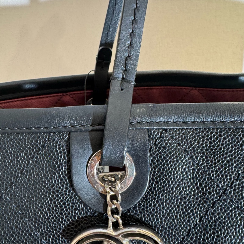 Chanel 黑銀菱格紋 魚子醬牛皮大Tote帶雙C Logo掛飾有子袋-10