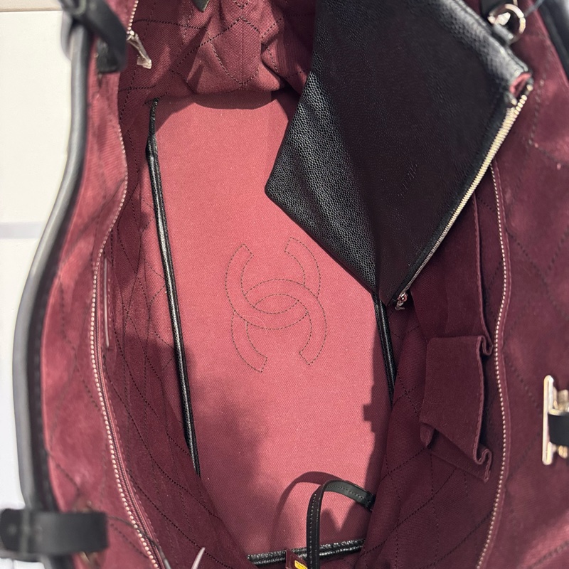 Chanel 黑銀菱格紋 魚子醬牛皮大Tote帶雙C Logo掛飾有子袋-13