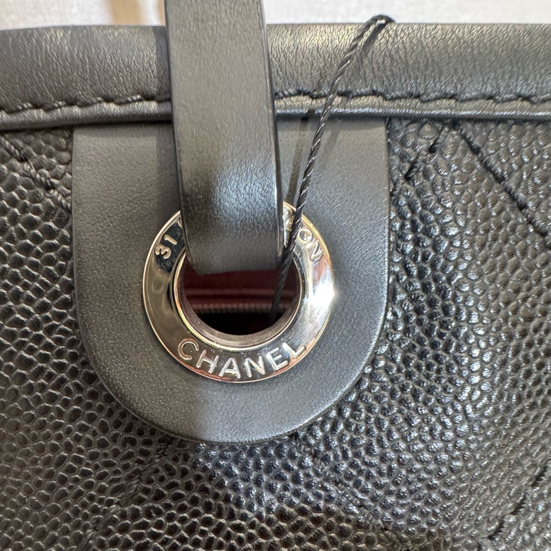 Chanel 黑銀菱格紋 魚子醬牛皮大Tote帶雙C Logo掛飾有子袋-14
