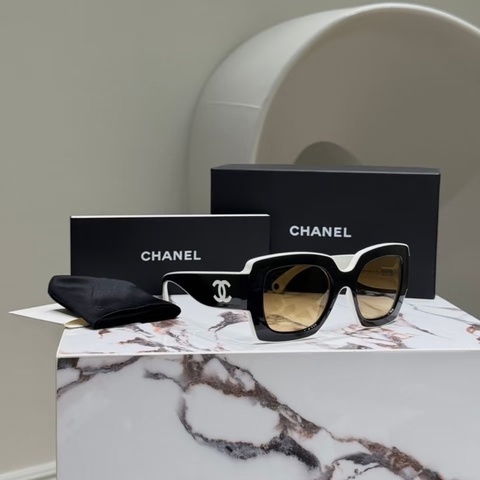 香奈兒Chanel 黑白CC方框墨鏡