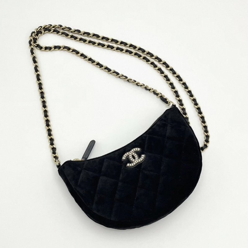 CHANEL 24vic黑金水鑽雙C絲絨鏈條月牙包 17*10*3.5 99新配件塵袋-1