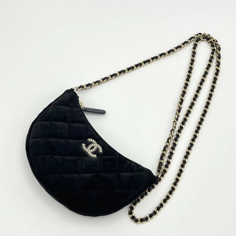 CHANEL 24vic黑金水鑽雙C絲絨鏈條月牙包 17*10*3.5 99新配件塵袋-2