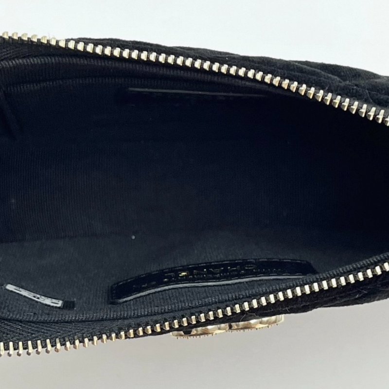 CHANEL 24vic黑金水鑽雙C絲絨鏈條月牙包 17*10*3.5 99新配件塵袋-4