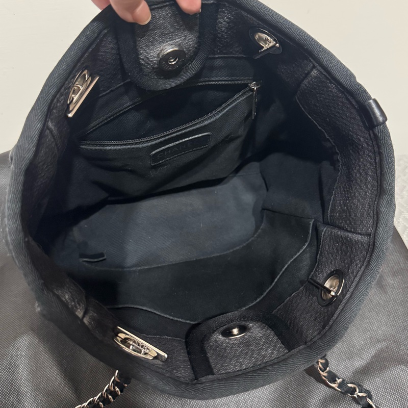 Chanel 水洗牛仔布托特包迷你沙灘包黑銀扣小號-11