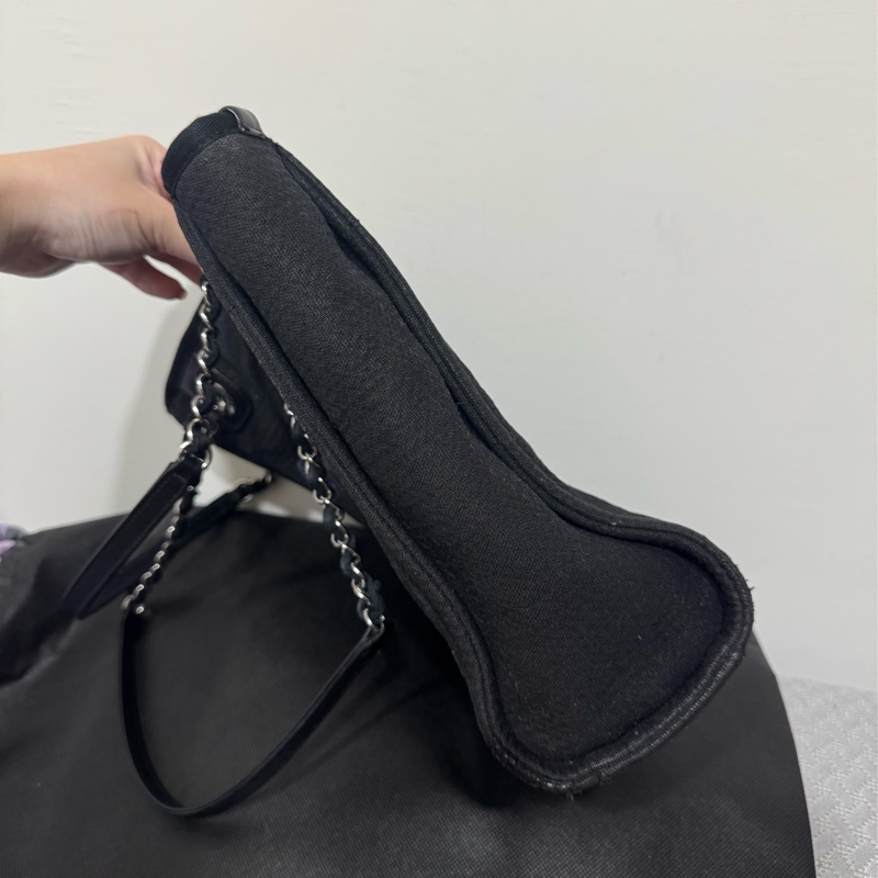 Chanel 水洗牛仔布托特包迷你沙灘包黑銀扣小號-17