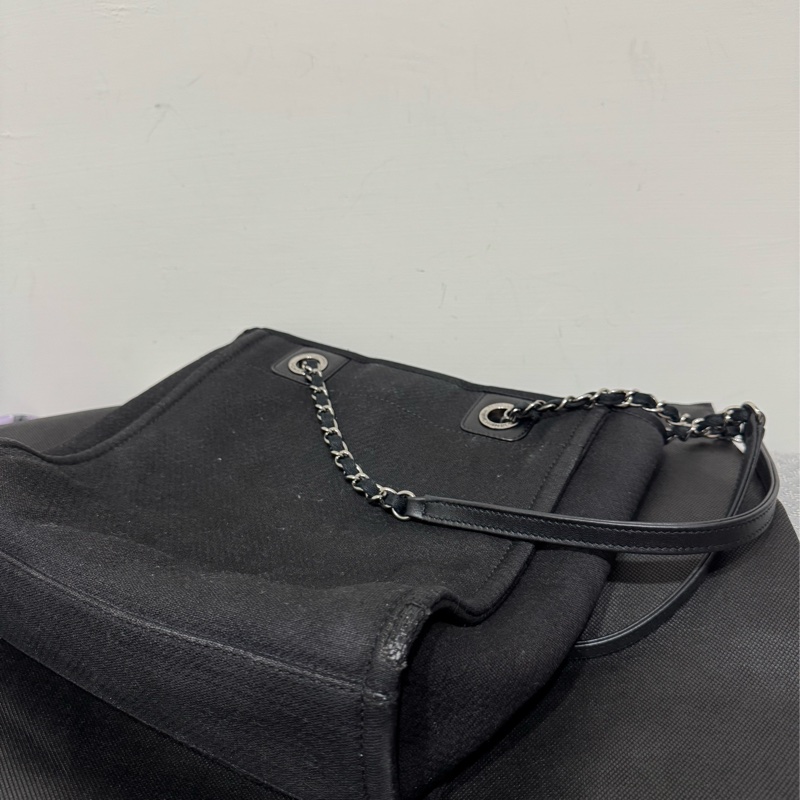 Chanel 水洗牛仔布托特包迷你沙灘包黑銀扣小號-18