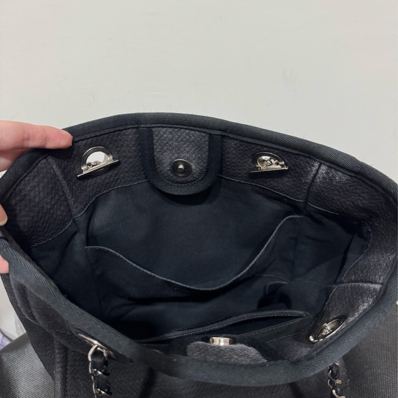 Chanel 水洗牛仔布托特包迷你沙灘包黑銀扣小號-22