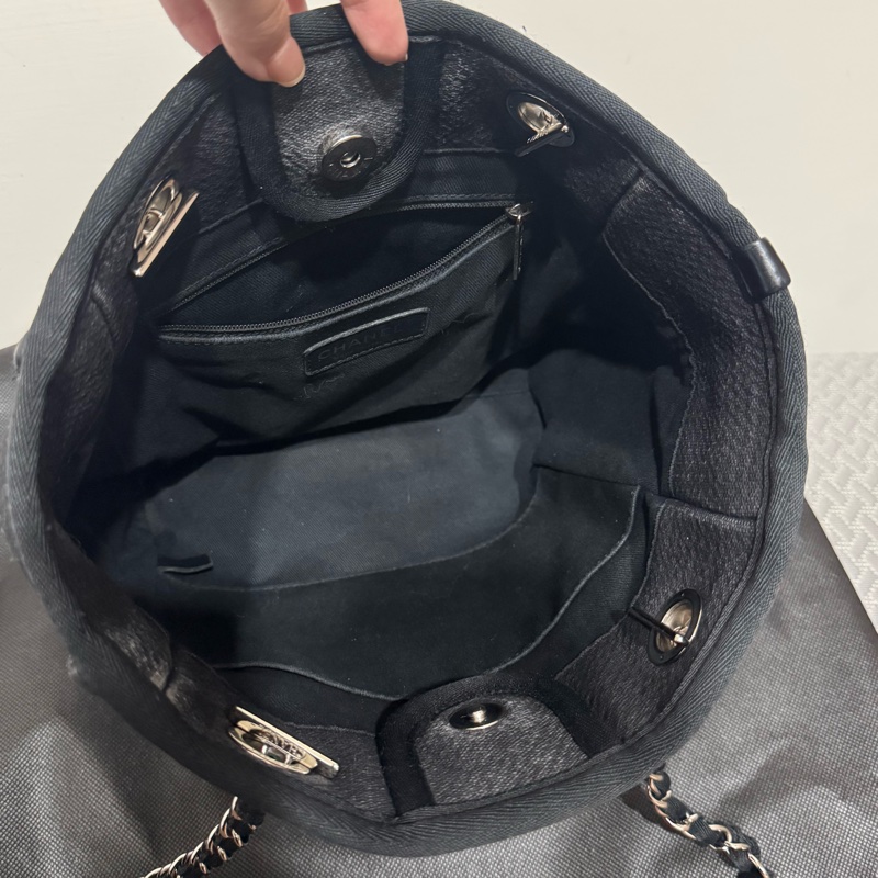 Chanel 水洗牛仔布托特包迷你沙灘包黑銀扣小號-23