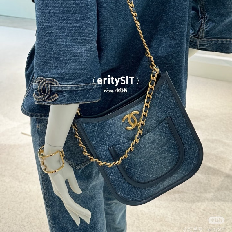 小巴黎二手名牌 未使用chanel 新款小流浪包 牛仔Hobo短長背帶 最新款 雙背帶 晶片款-1