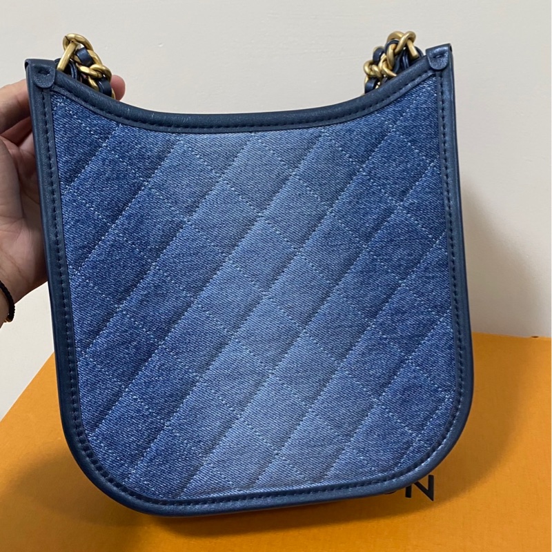 小巴黎二手名牌 未使用chanel 新款小流浪包 牛仔Hobo短長背帶 最新款 雙背帶 晶片款-6