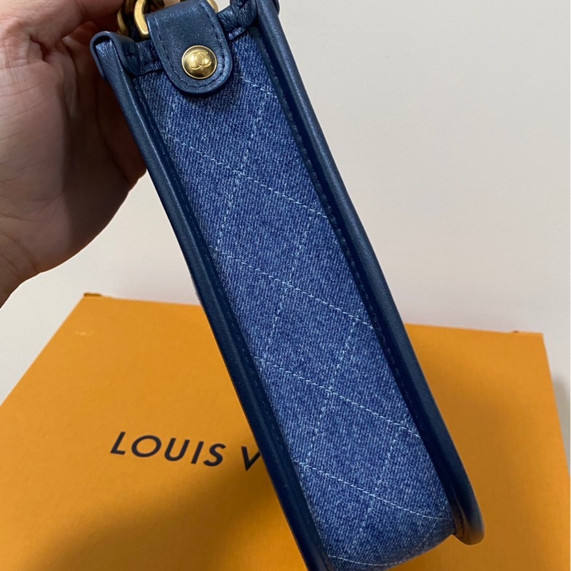 小巴黎二手名牌 未使用chanel 新款小流浪包 牛仔Hobo短長背帶 最新款 雙背帶 晶片款-7