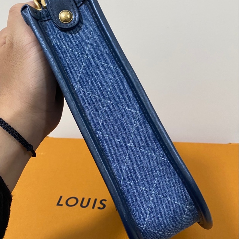 小巴黎二手名牌 未使用chanel 新款小流浪包 牛仔Hobo短長背帶 最新款 雙背帶 晶片款-8