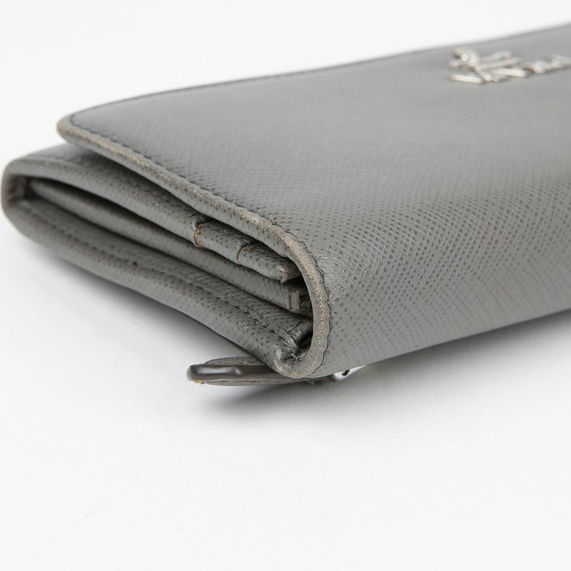 PRADA 1M1132 金屬Logo長錢包-9