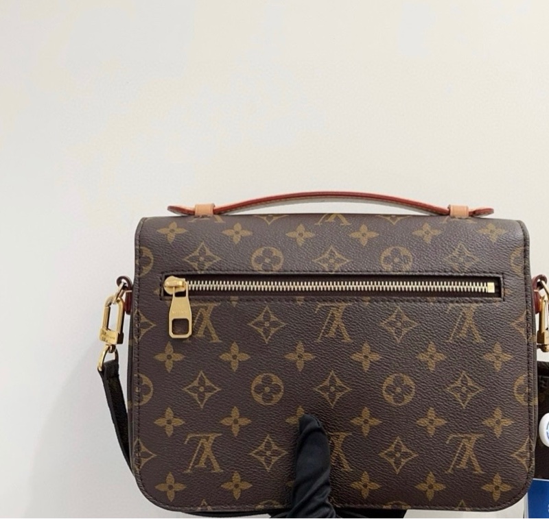 LV路易威登 經典老花郵差包-1