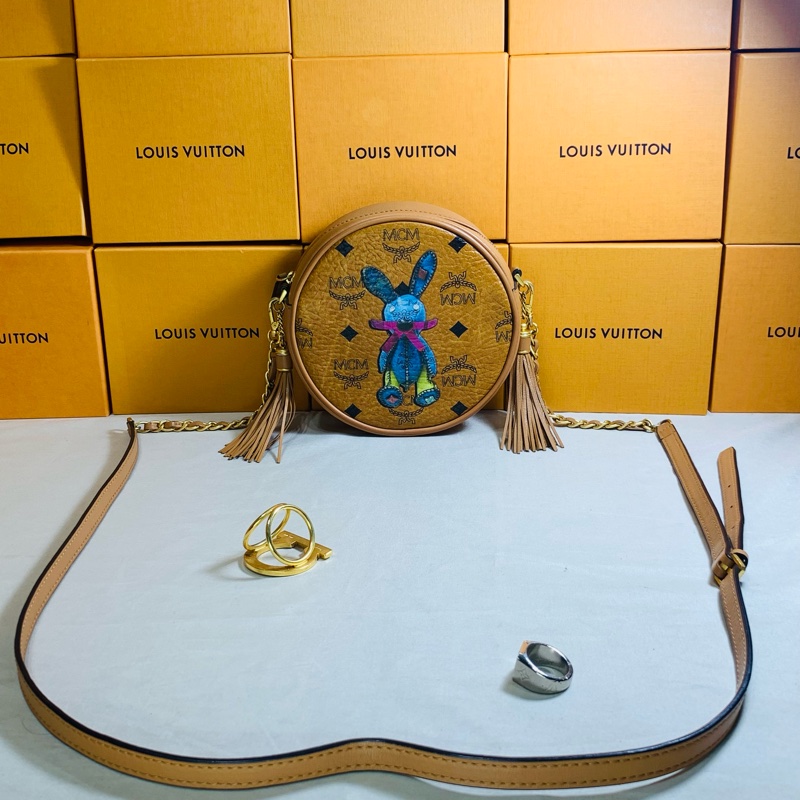 🐰超級好看 MCM 經典Rabbit Tambourine bag系列兔子拉鍊圓餅包 斜/肩背包-0