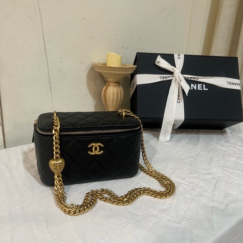 ෆ Chanel愛心調節扣化妝盒的包🖤