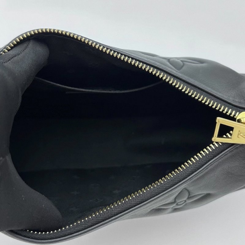 LV OVER THEMOON 全皮黑色月亮包 25*16*7 98新配件盒子塵袋購證吊牌-4