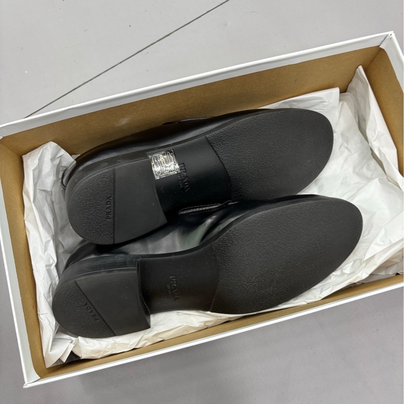 Prada新款黑色鏤空三角女士樂福鞋 36碼 全新-1