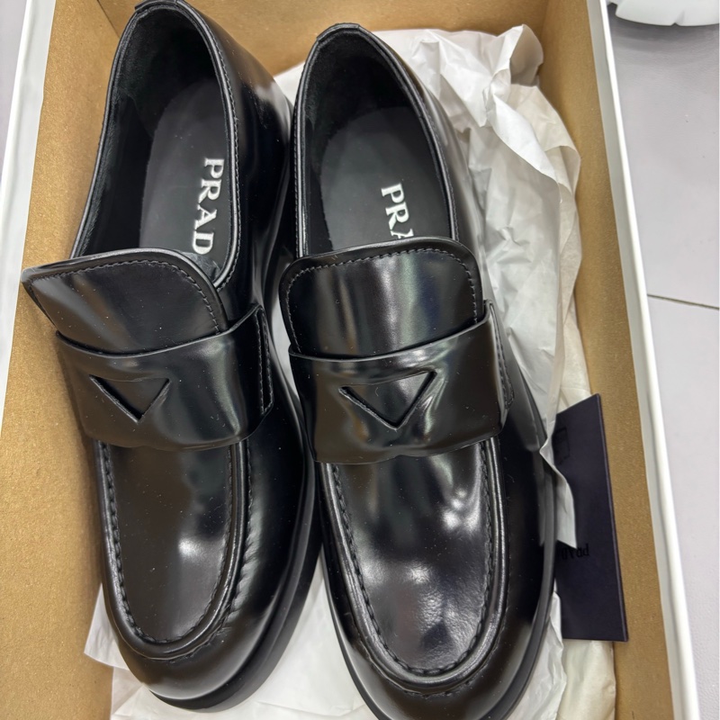 Prada新款黑色鏤空三角女士樂福鞋 36碼 全新-0