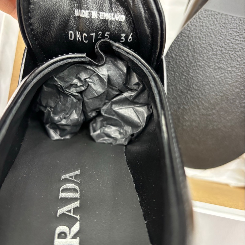 Prada新款黑色鏤空三角女士樂福鞋 36碼 全新-4