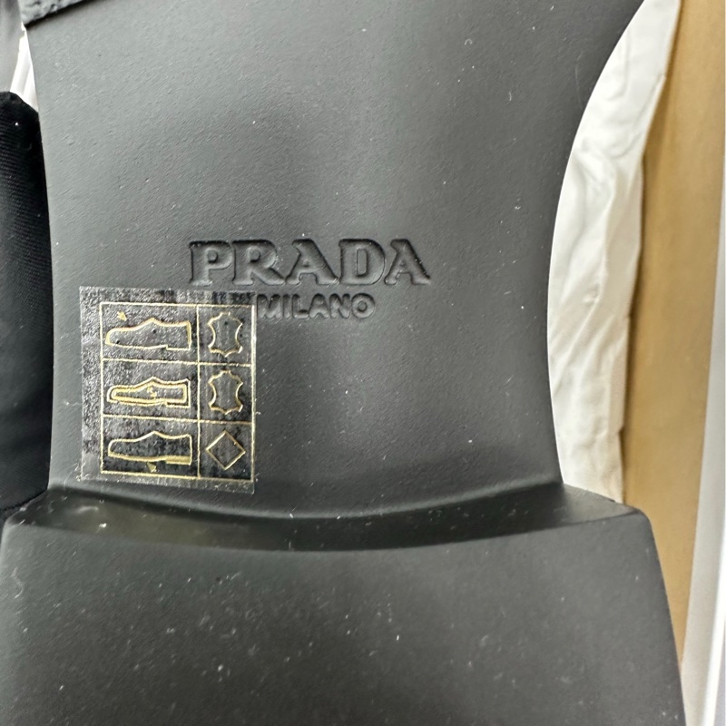 Prada新款黑色鏤空三角女士樂福鞋 36碼 全新-6