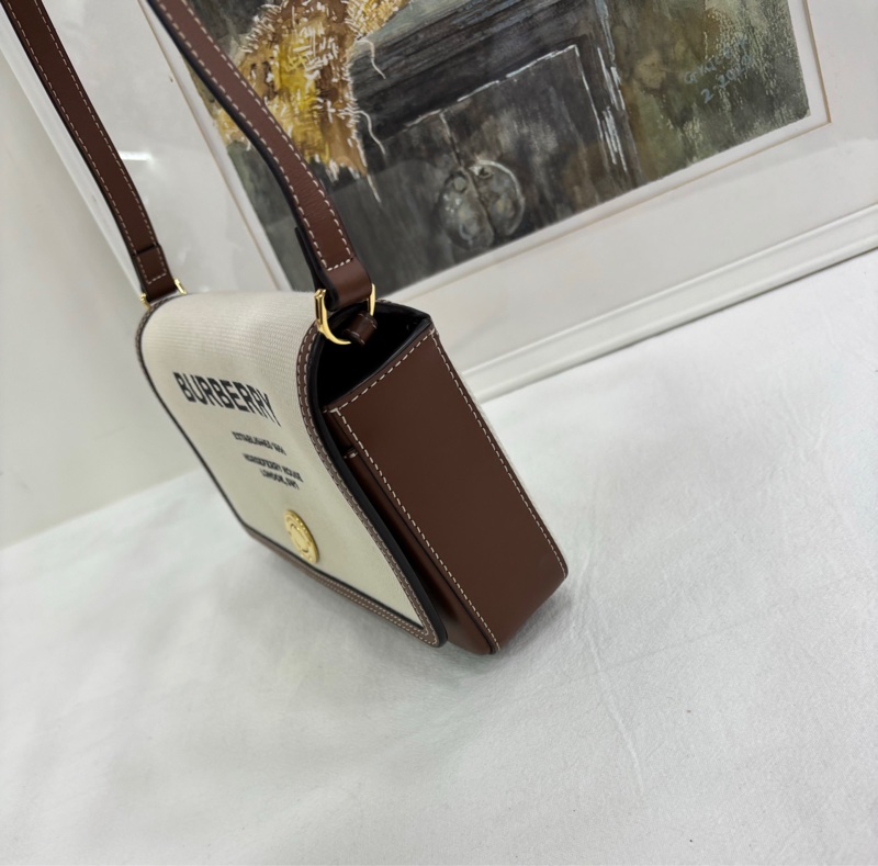 Burberry 博柏利 米白Note標誌logo單肩斜背翻蓋信封包Woc-2