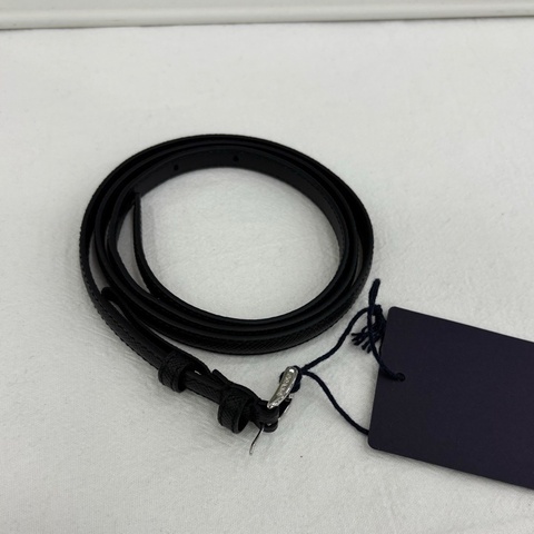 Prada 細皮帶 1cm寬 黑色銀扣 全新 配裙子 大衣都非常精緻大方 全長96cm