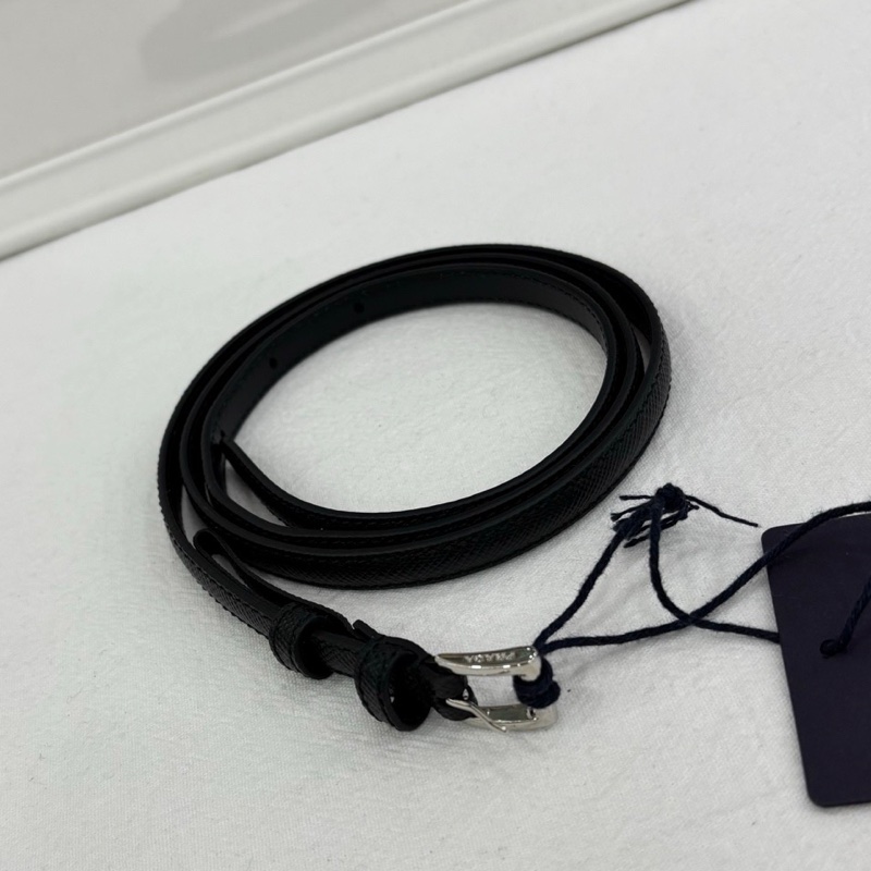 Prada 細皮帶 1cm寬 黑色銀扣 全新 配裙子 大衣都非常精緻大方 全長96cm-1