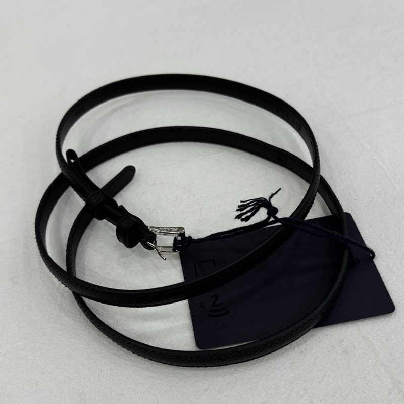 Prada 細皮帶 1cm寬 黑色銀扣 全新 配裙子 大衣都非常精緻大方 全長96cm-2