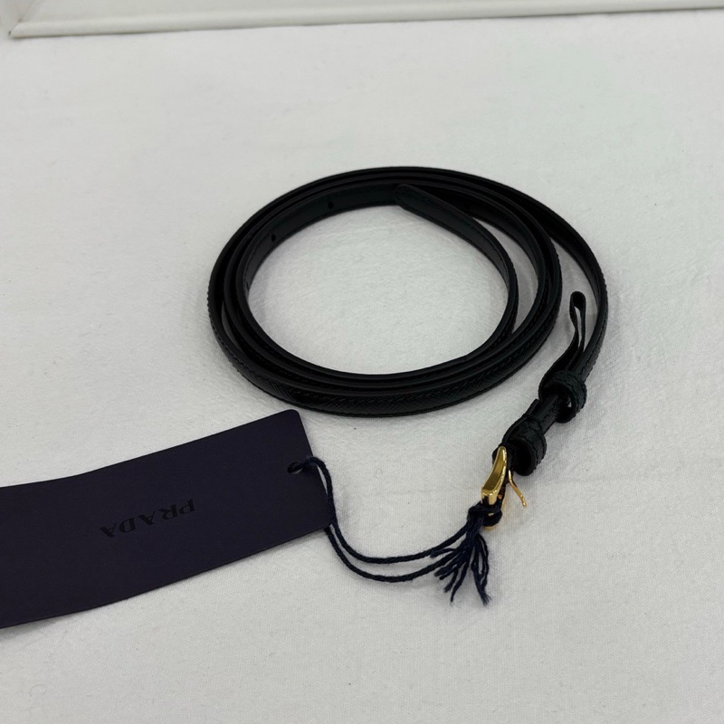 Prada 細皮帶 1cm寬 黑色金扣 配裙子 大衣都非常精緻大方 size：85cm 全長110cm-0