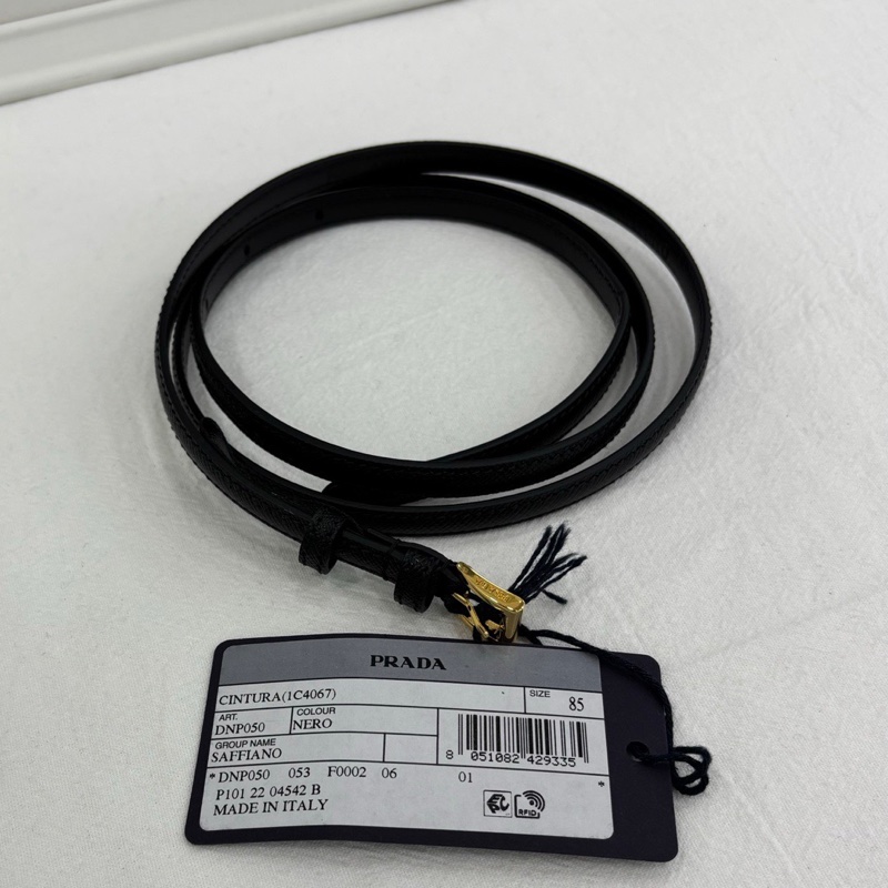 Prada 細皮帶 1cm寬 黑色金扣 配裙子 大衣都非常精緻大方 size：85cm 全長110cm-3