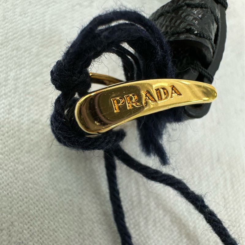Prada 細皮帶 1cm寬 黑色金扣 配裙子 大衣都非常精緻大方 size：85cm 全長110cm-4