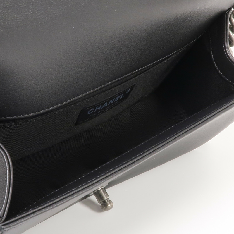 CHANEL 牛皮皮革Boy 25銀扣鏈帶肩背袋-11