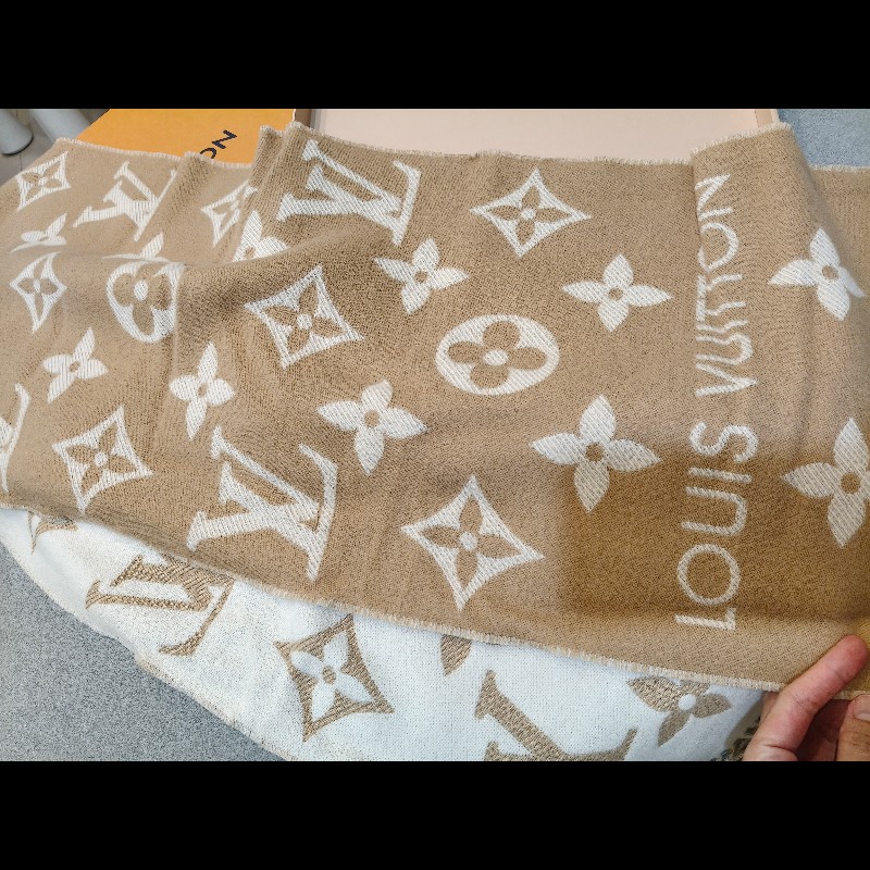 全新奶茶色LV羊毛圍巾-3