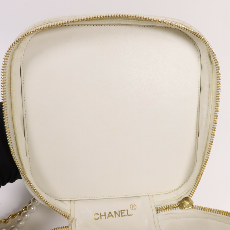 CHANEL 牛皮皮革Vanity Bag金扣鏈帶肩背袋-15