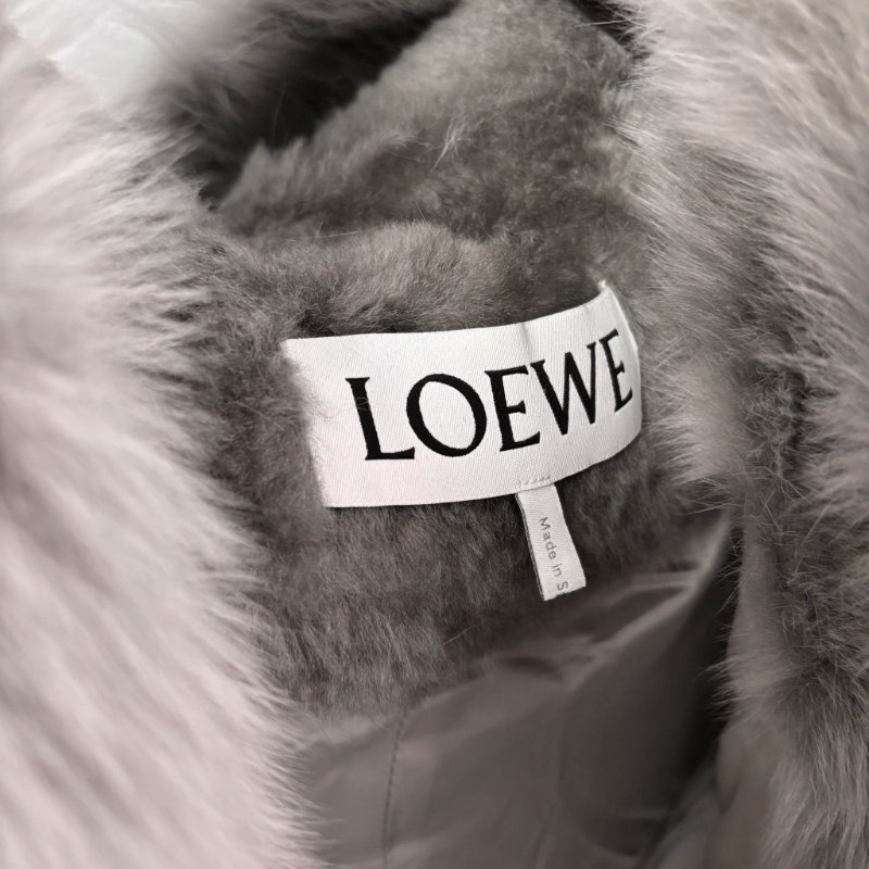::LOEWE::  羅意威 灰色秋冬羔羊皮草外套 36號-1