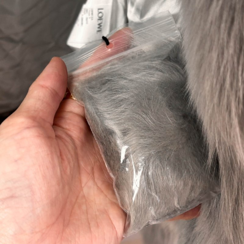 ::LOEWE::  羅意威 灰色秋冬羔羊皮草外套 36號-15