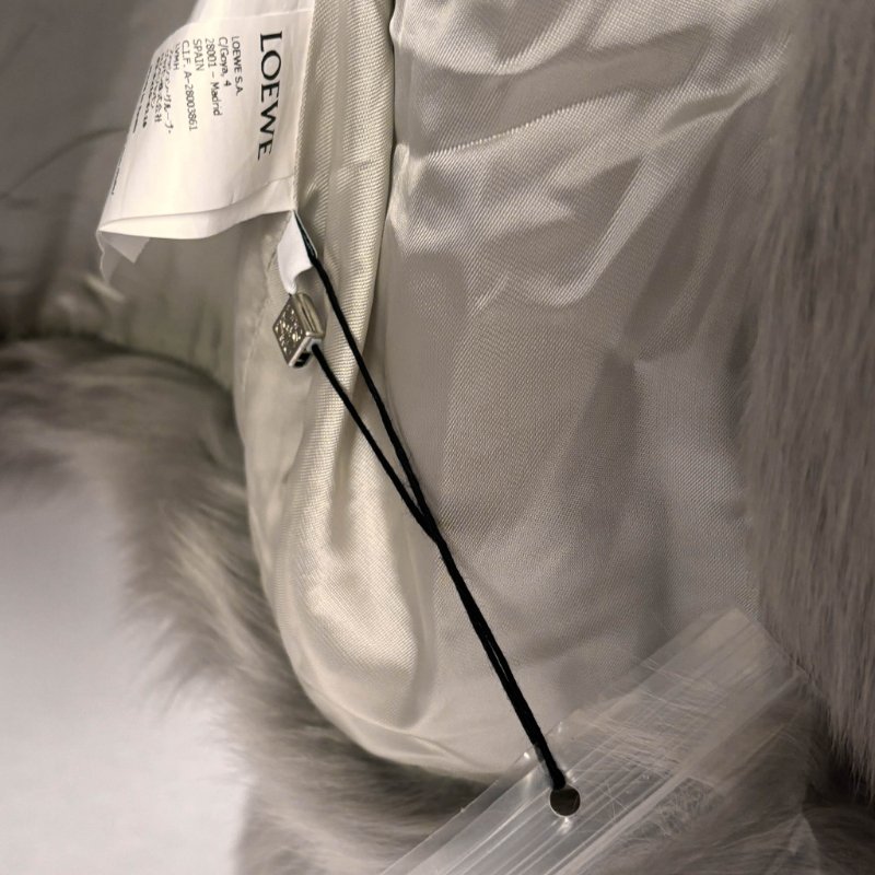 ::LOEWE::  羅意威 灰色秋冬羔羊皮草外套 36號-16