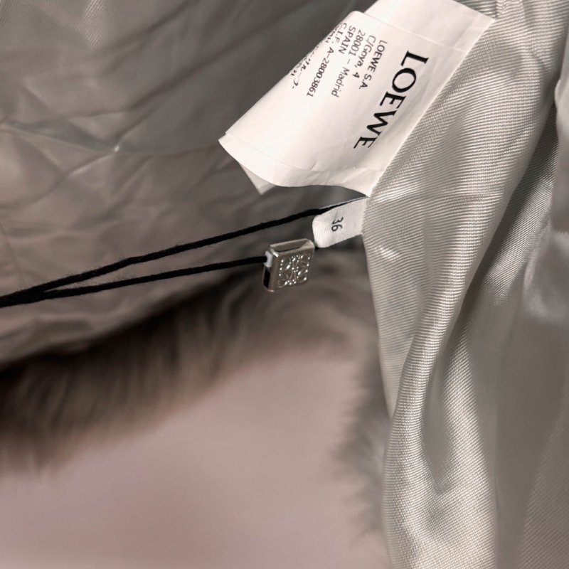 ::LOEWE::  羅意威 灰色秋冬羔羊皮草外套 36號-17