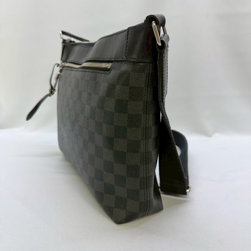 LV MICK PM黑棋盤郵差斜背包-2