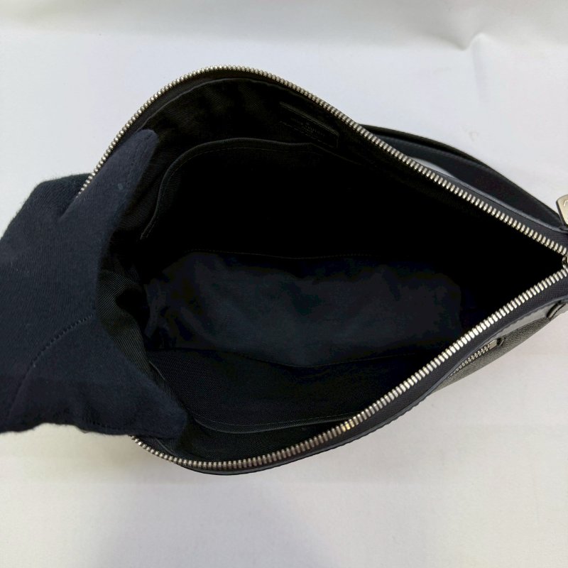 LV MICK PM黑棋盤郵差斜背包-4