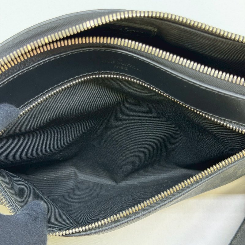 LV MICK PM黑棋盤郵差斜背包-5