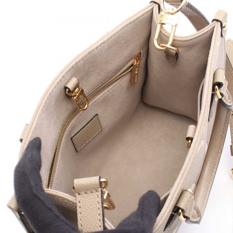 路易威登 On the Go PM 雙色肩包 M45779 Monogram empreinte LV-2